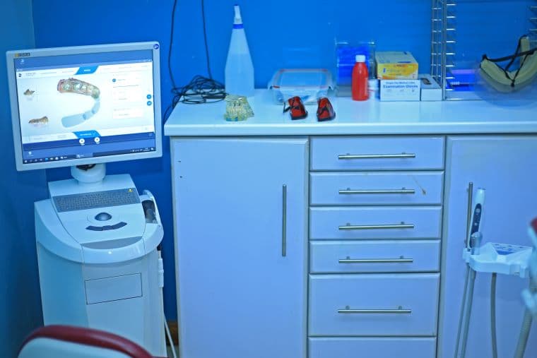 Implantology & Advanced Restorative Dentistry